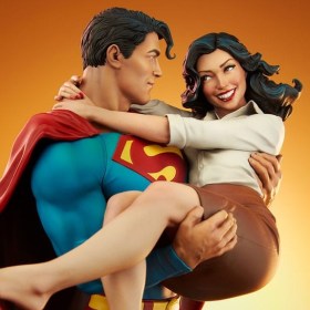 Superman & Lois Lane DC Comics Diorama by Sideshow Collectibles